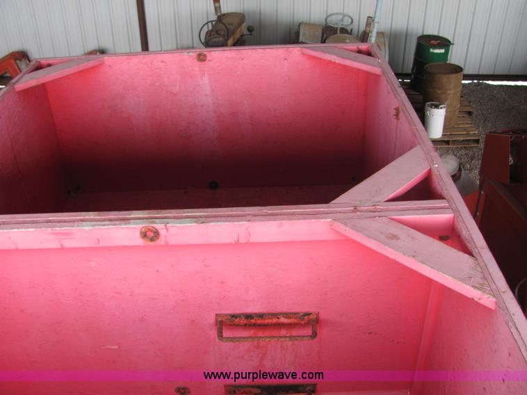 image for item 3576 Feed wagon