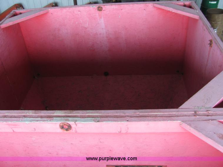 image for item 3576 Feed wagon