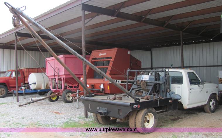 image for item 3577 1982 Ford F350XL pickup