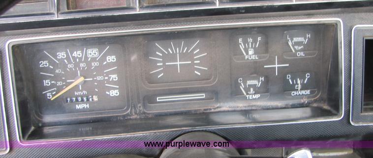 image for item 3577 1982 Ford F350XL pickup