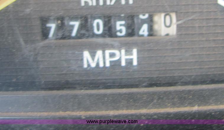 image for item 3577 1982 Ford F350XL pickup