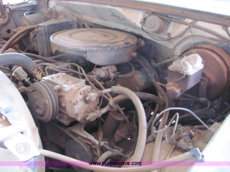 image for item 3577 1982 Ford F350XL pickup