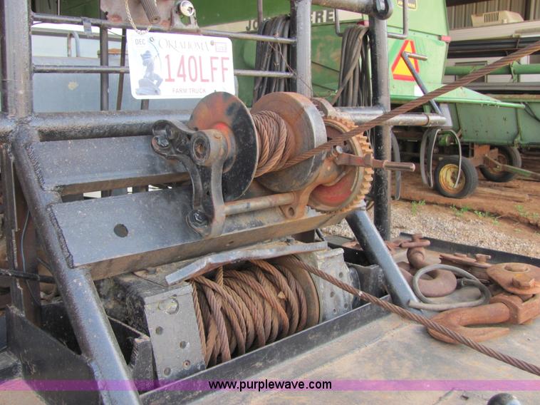 image for item 3577 1982 Ford F350XL pickup