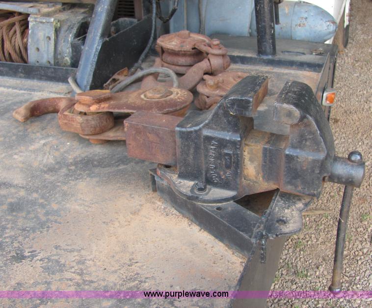 image for item 3577 1982 Ford F350XL pickup