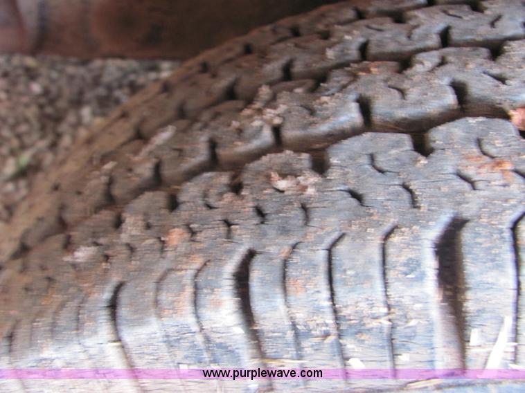 image for item 3577 1982 Ford F350XL pickup