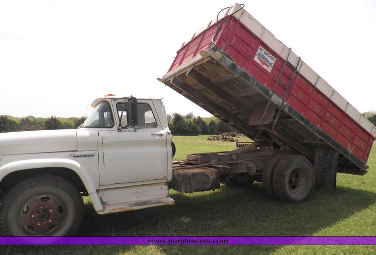 image for item 3579 1960 Chevrolet Viking 60 grain truck