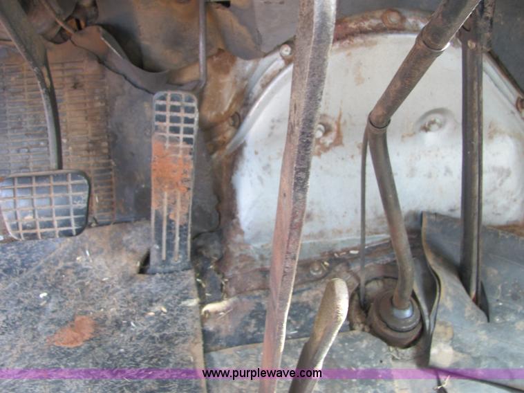 image for item 3579 1960 Chevrolet Viking 60 grain truck