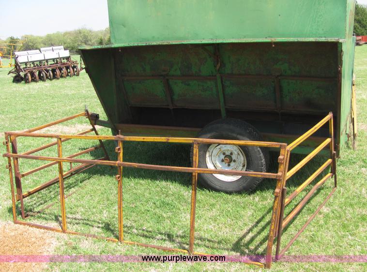 image for item 3580 Creep feeder with panels