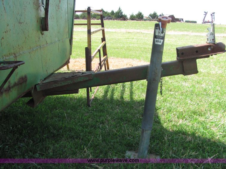 image for item 3580 Creep feeder with panels