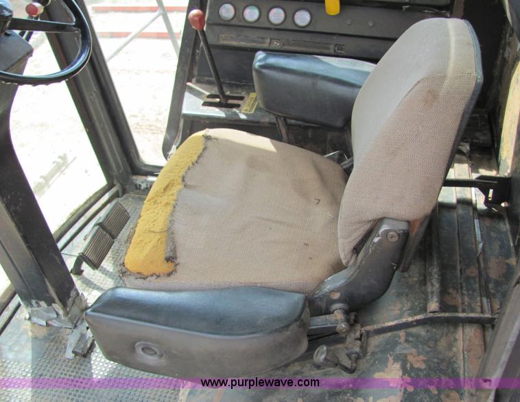 image for item 3607 John Deere Turbo 6620 combine