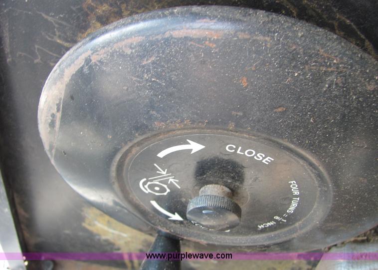 image for item 3607 John Deere Turbo 6620 combine