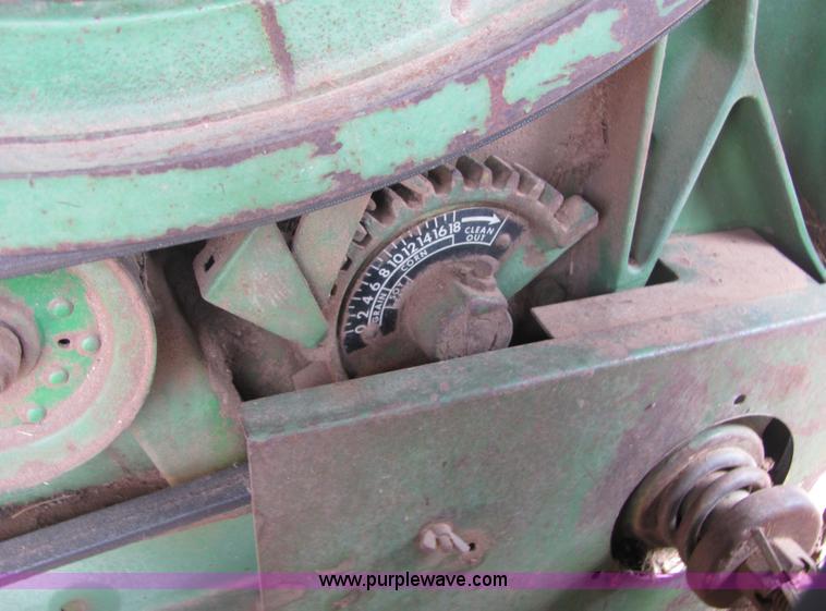 image for item 3607 John Deere Turbo 6620 combine