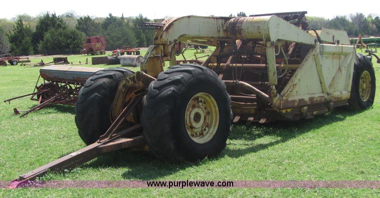 image for item 3610 John Deere 400 dirt slip