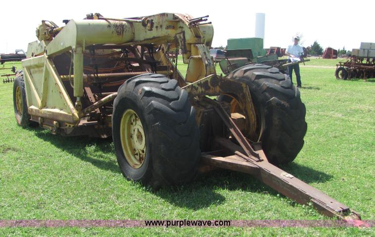 image for item 3610 John Deere 400 dirt slip
