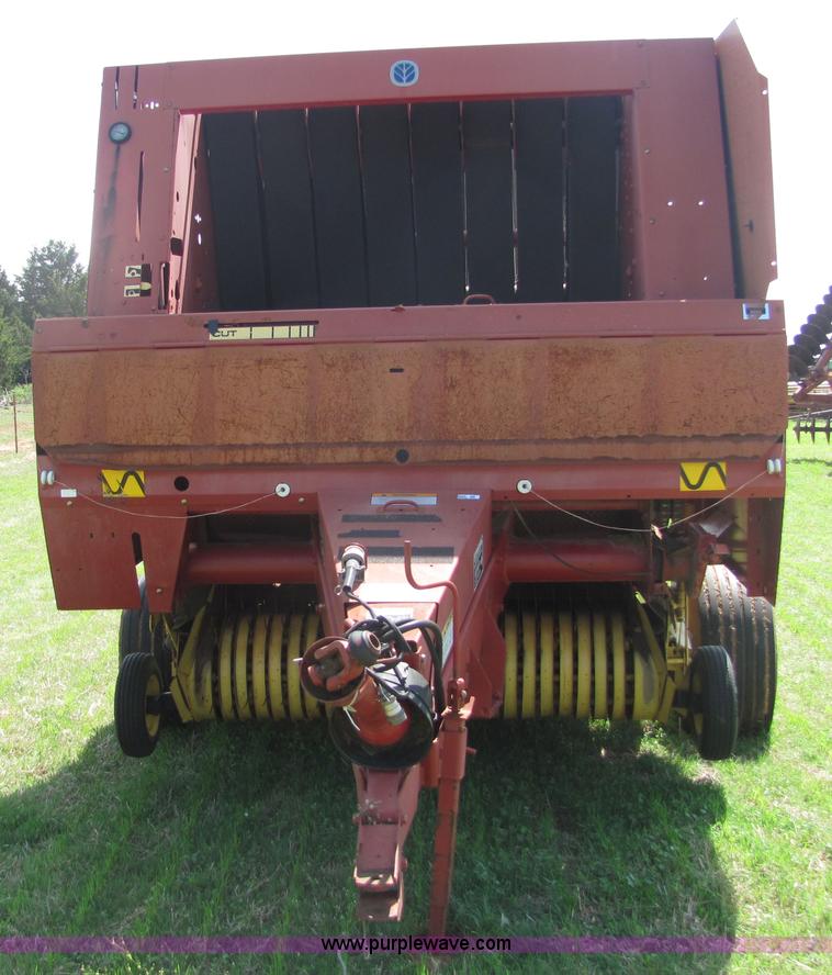 image for item 3625 New Holland 664 round baler