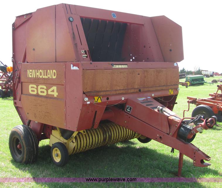 image for item 3625 New Holland 664 round baler