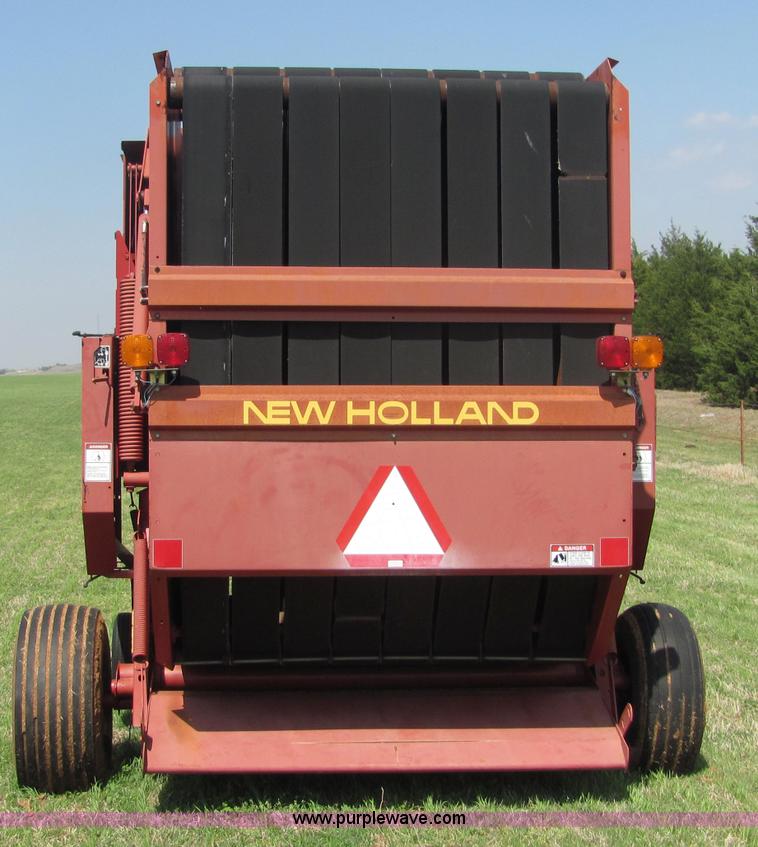 image for item 3625 New Holland 664 round baler