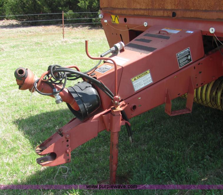 image for item 3625 New Holland 664 round baler