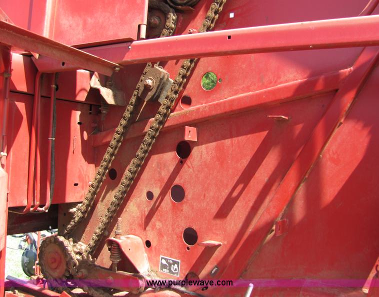 image for item 3625 New Holland 664 round baler