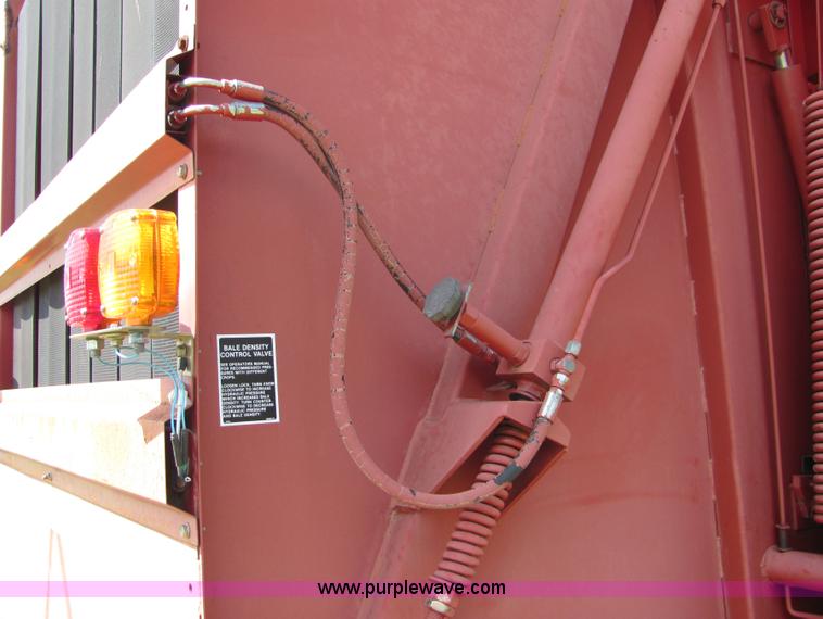 image for item 3625 New Holland 664 round baler