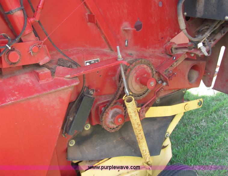 image for item 3625 New Holland 664 round baler