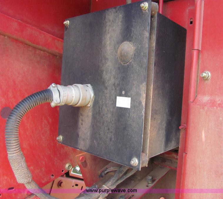 image for item 3625 New Holland 664 round baler