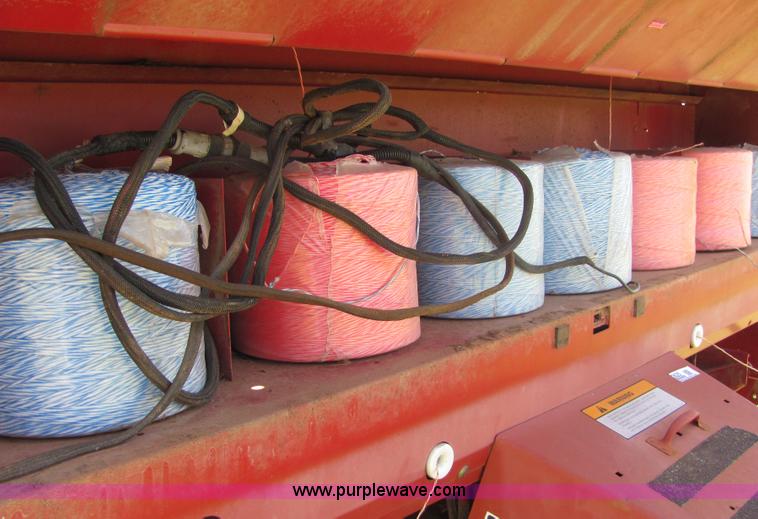 image for item 3625 New Holland 664 round baler