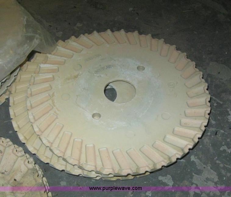 image for item 6171 24-row Kinzie planter on Moore-Built stack fold bar