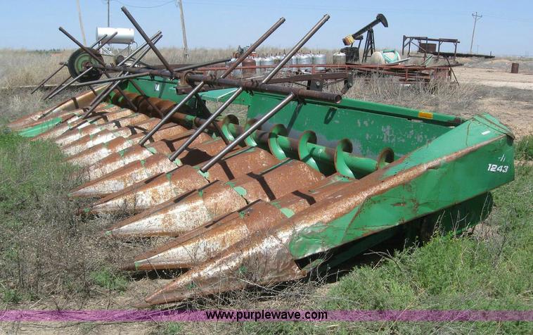 image for item 6172 John Deere 1243 12-row corn header