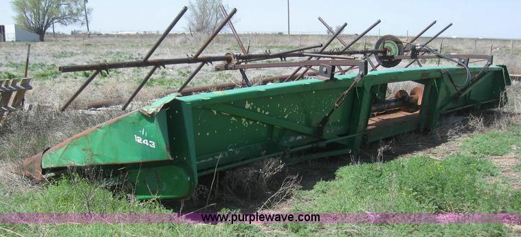 image for item 6172 John Deere 1243 12-row corn header