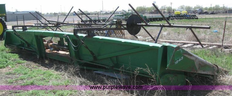 image for item 6172 John Deere 1243 12-row corn header