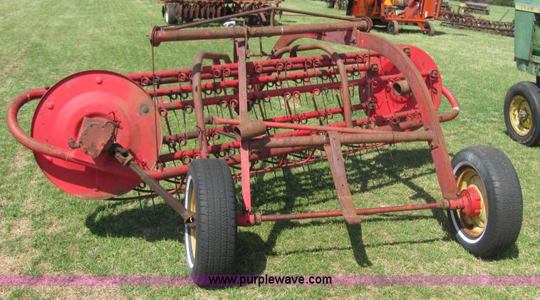 image for item 6737 Massey-Ferguson 36 side rake