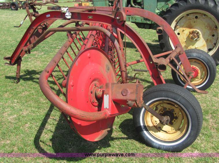 image for item 6737 Massey-Ferguson 36 side rake