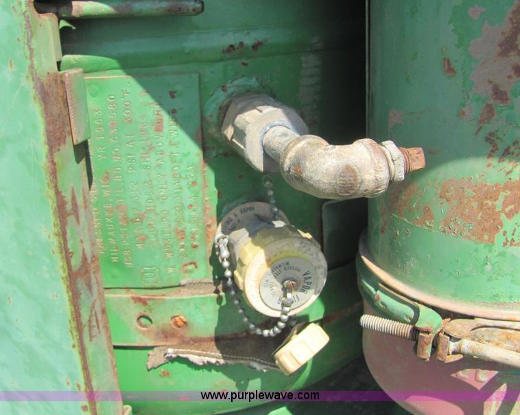 image for item 6738 John Deere 3010 tractor