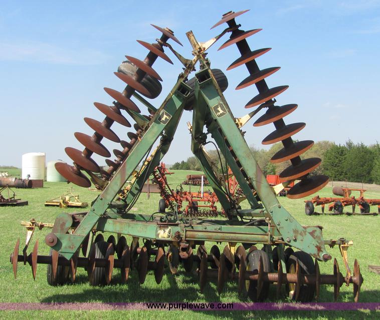 image for item 6753 John Deere T0330 double offset disk