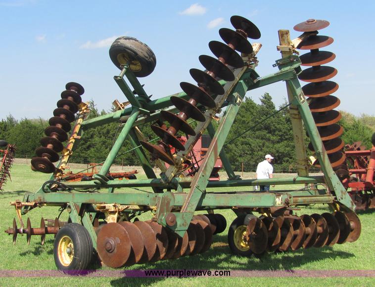 image for item 6753 John Deere T0330 double offset disk