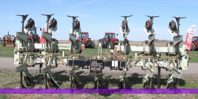 image for item 2135 1991 Orthman 1230 12 row super sweep