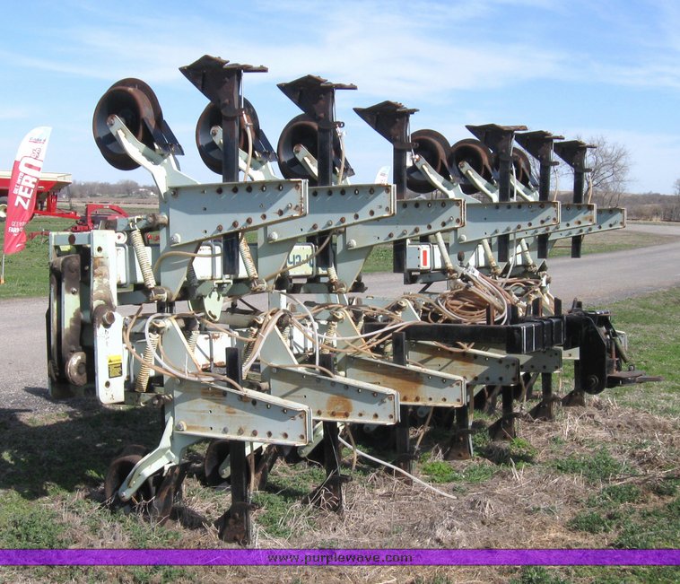 image for item 2135 1991 Orthman 1230 12 row super sweep