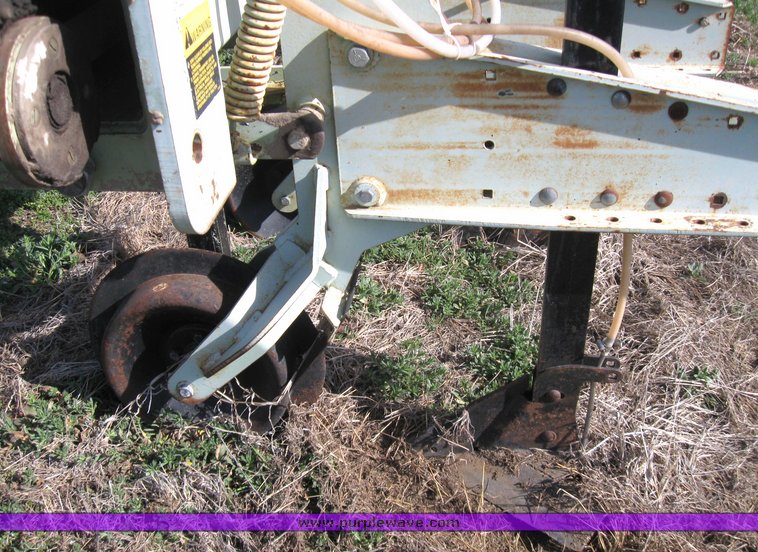 image for item 2135 1991 Orthman 1230 12 row super sweep