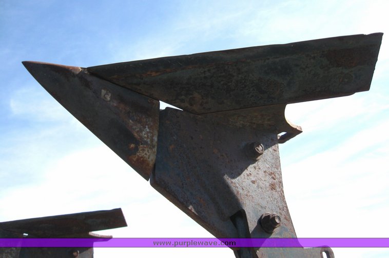 image for item 2135 1991 Orthman 1230 12 row super sweep