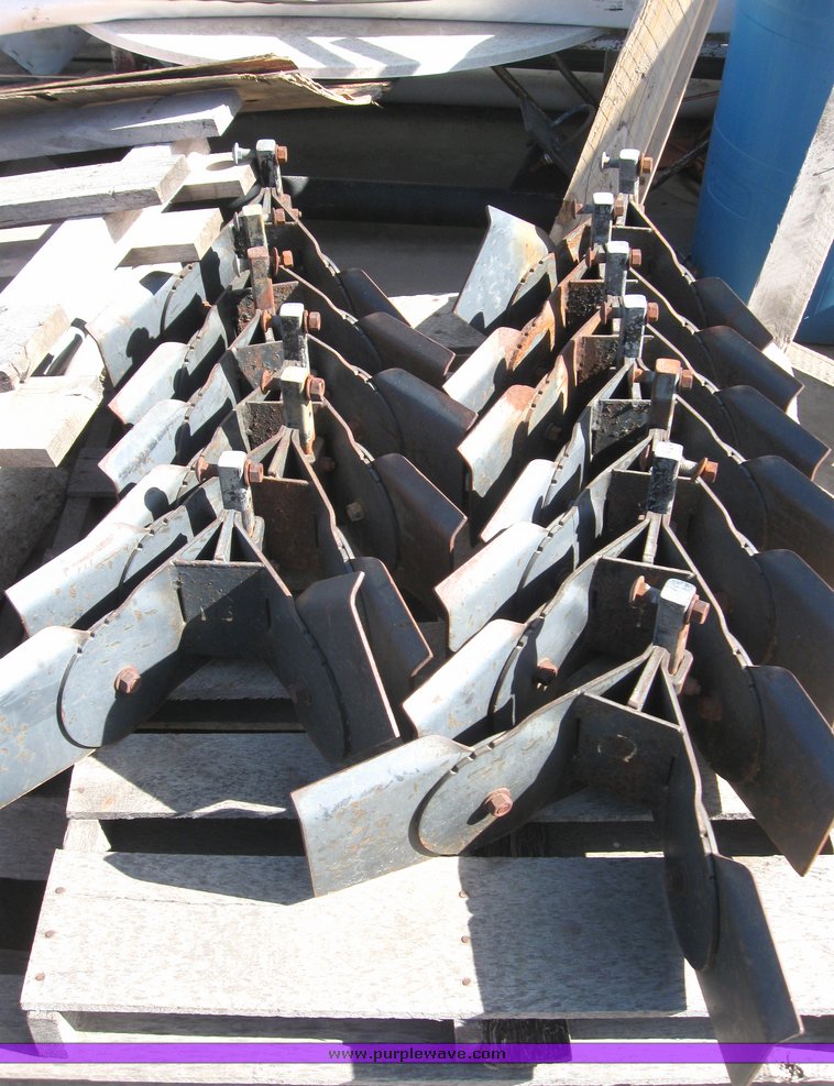 image for item 2135 1991 Orthman 1230 12 row super sweep