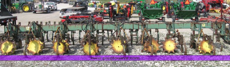 image for item 2137 John Deere 825 eight row cultivator