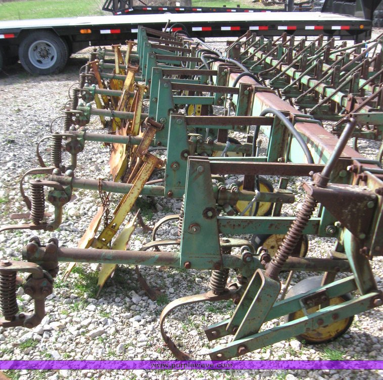 image for item 2137 John Deere 825 eight row cultivator