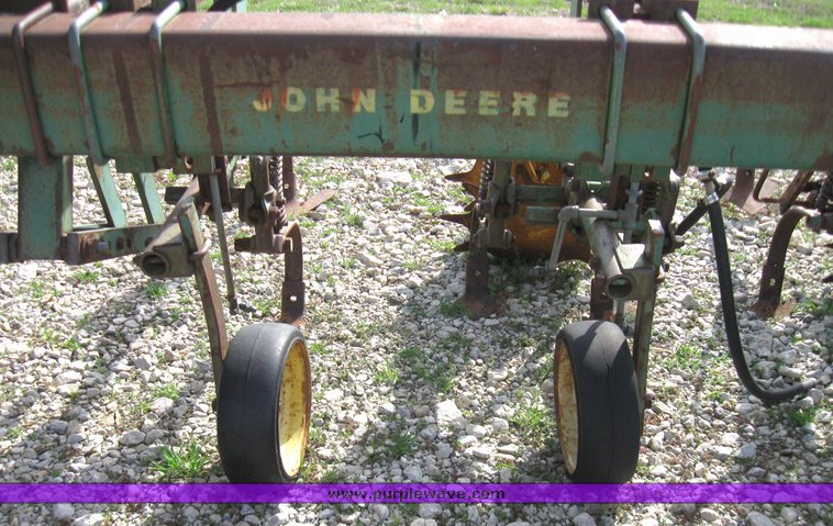 image for item 2137 John Deere 825 eight row cultivator
