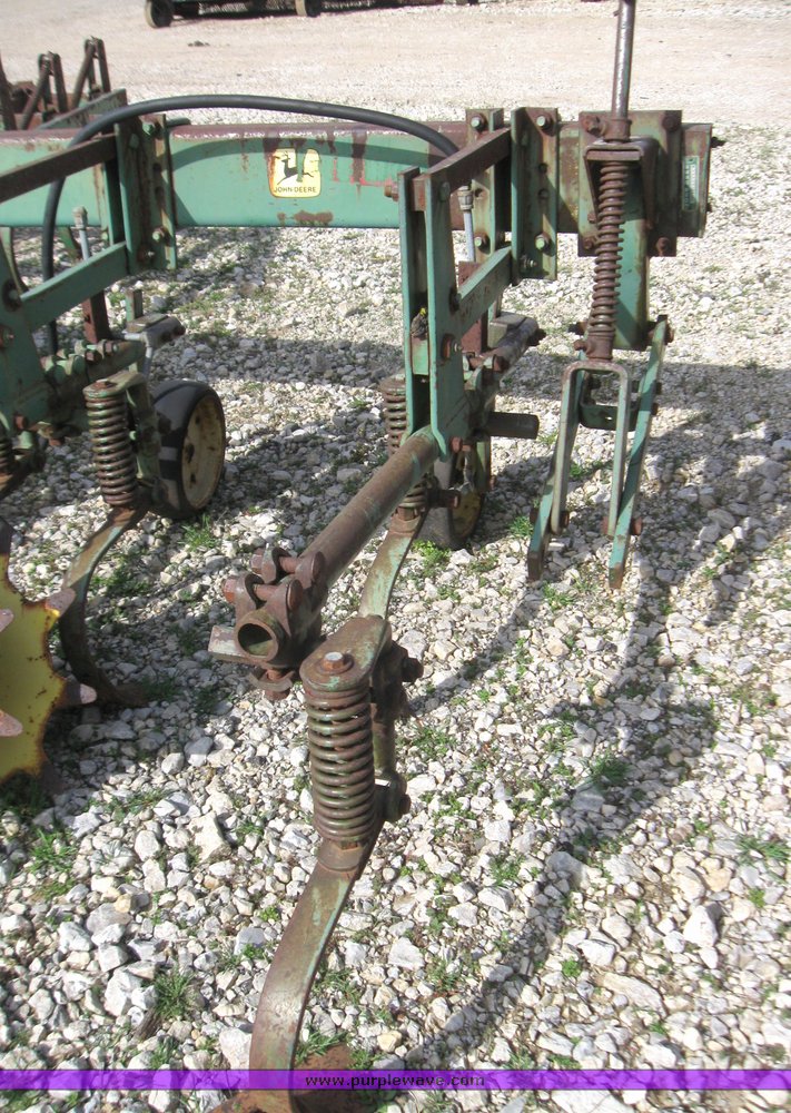 image for item 2137 John Deere 825 eight row cultivator