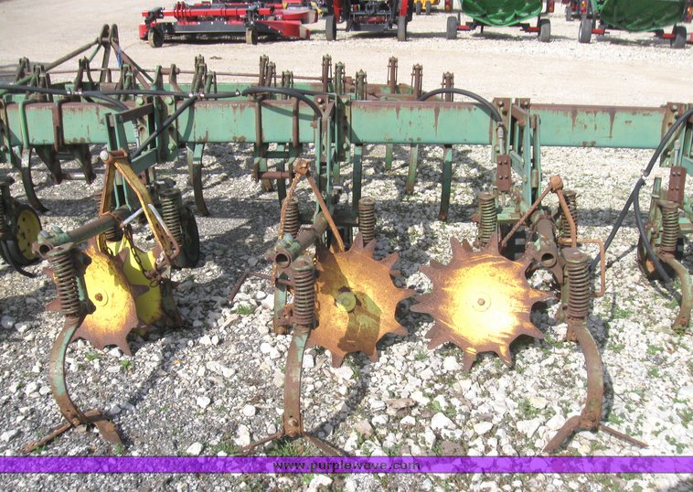 image for item 2137 John Deere 825 eight row cultivator