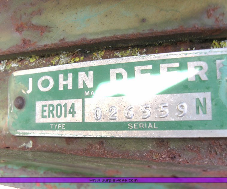 image for item 2137 John Deere 825 eight row cultivator