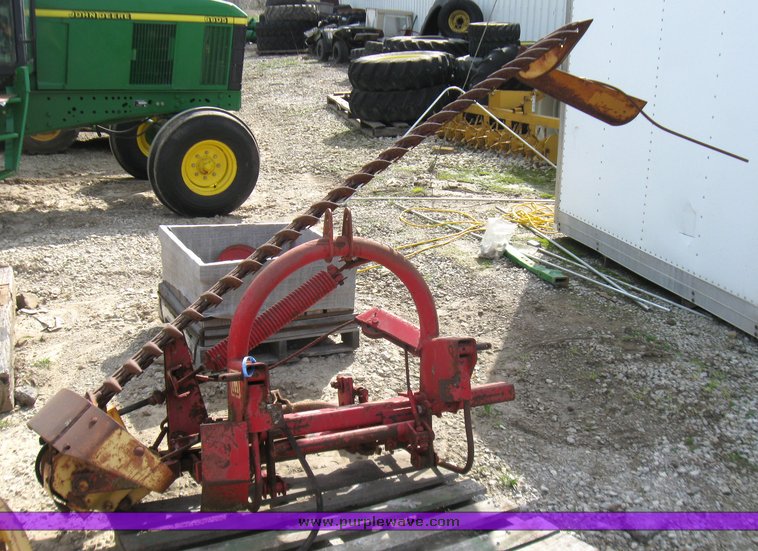 image for item 2143 New Holland 450 7' sickle mower