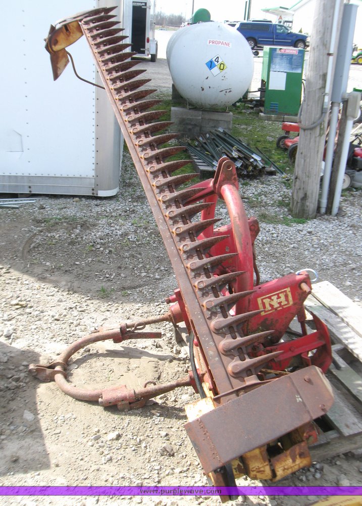 image for item 2143 New Holland 450 7' sickle mower