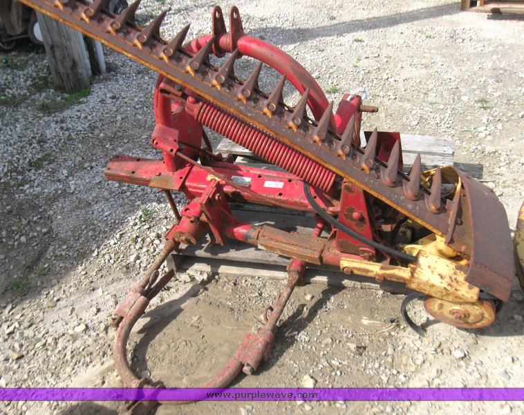 image for item 2143 New Holland 450 7' sickle mower